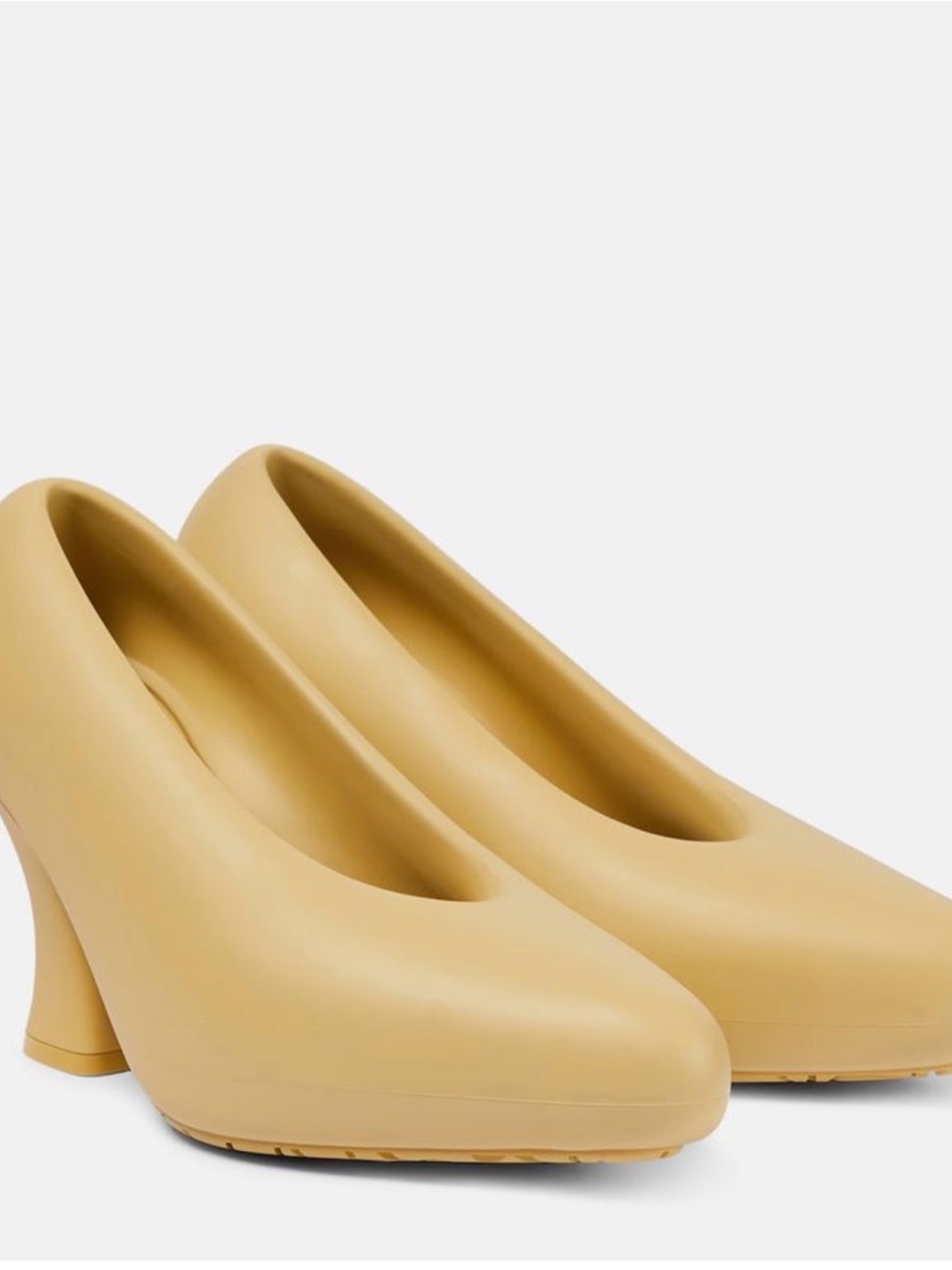 Loewe Butter Yellow Lacquered Foam Comic 90s    Pump